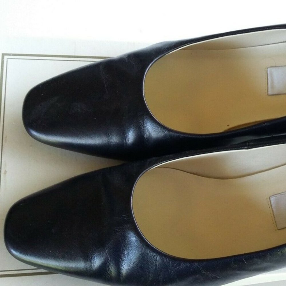 Black high heels size 7 1/2 M upper leather women - Picture 2 of 4